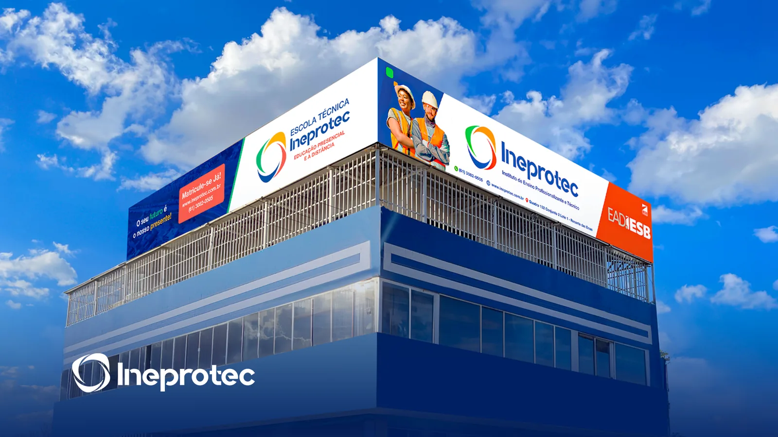 Fachada da unidade INEPROTEC em Brasília, com painel de identificação da escola técnica